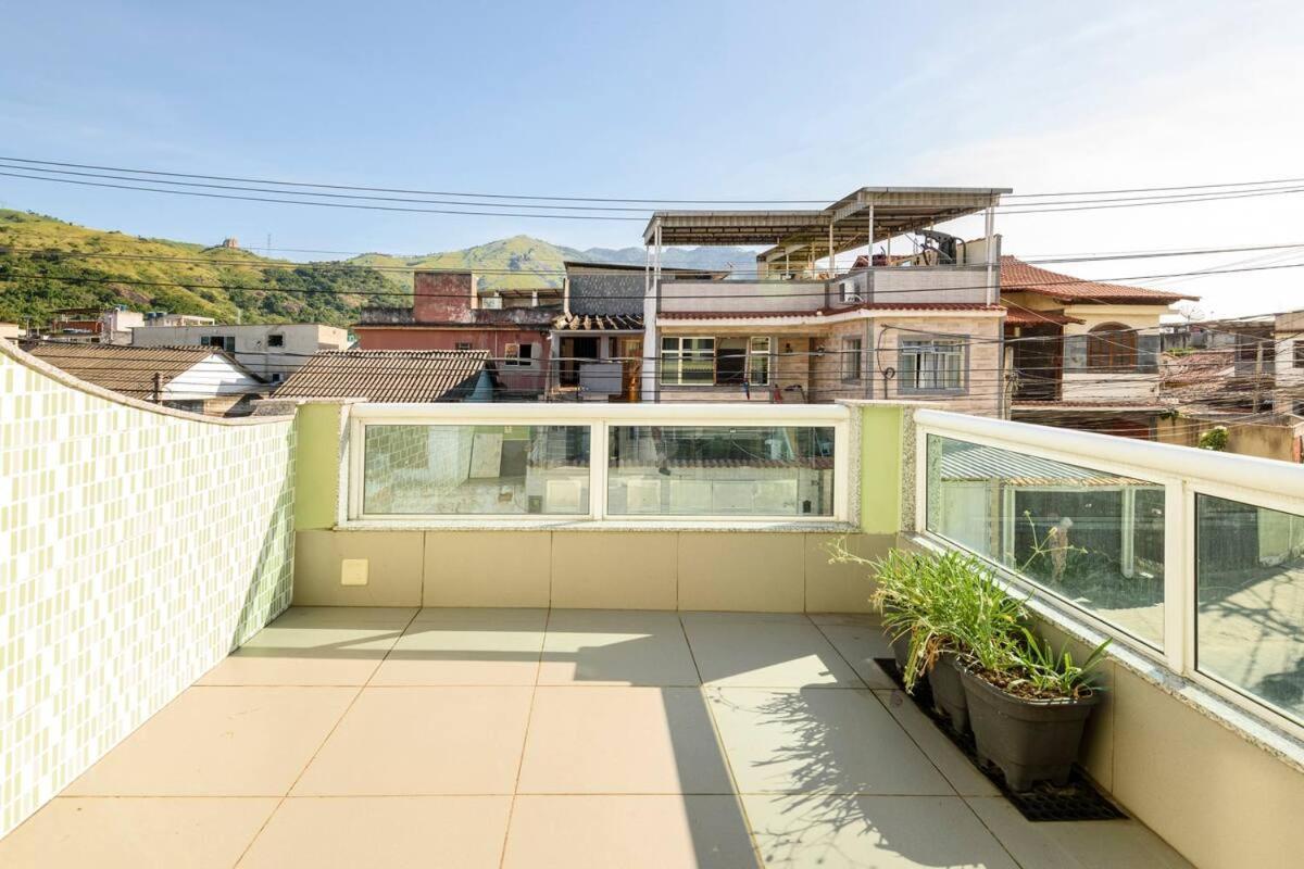 Solteiro Em Ambiente Familiar *