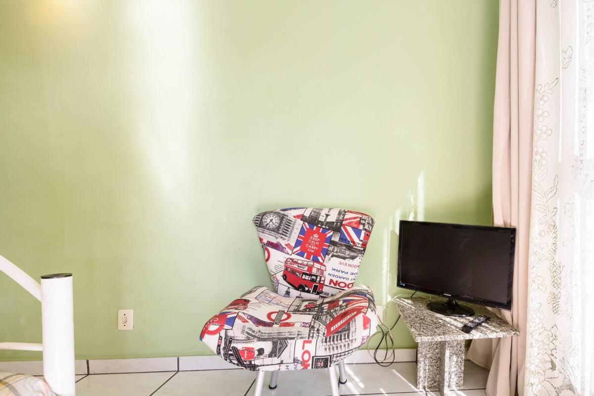 Apartamento Solteiro Em Ambiente Familiar *
